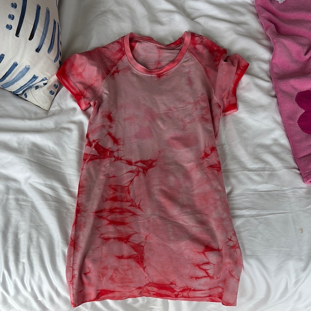 Lululemon red tie dye swiftly tech